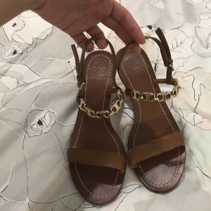 Sandals with heel